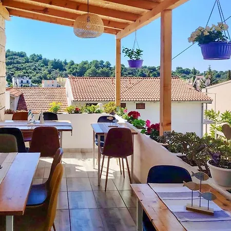 Lovely In Hvar Apartment *